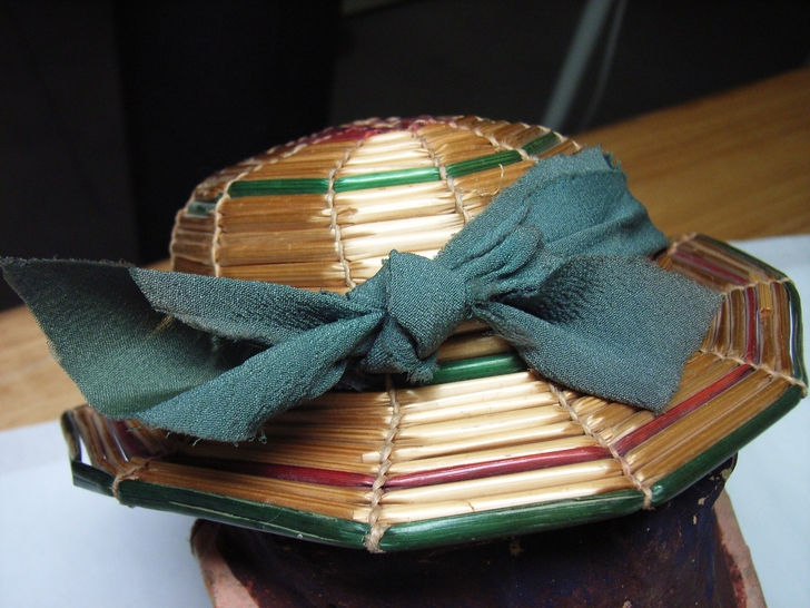 Fiocco del cappello dopo il restauro